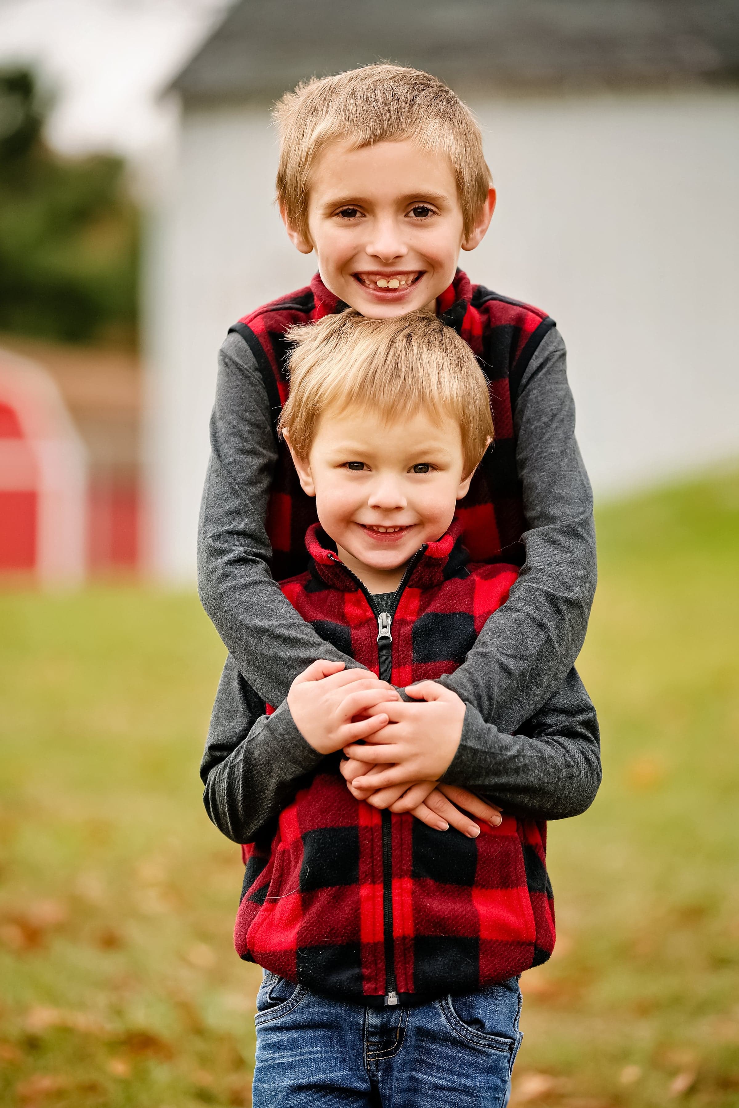 Family photo session at Arrowhead Lake