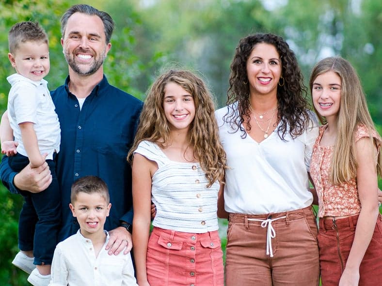 Family photo session at an outdoor park
